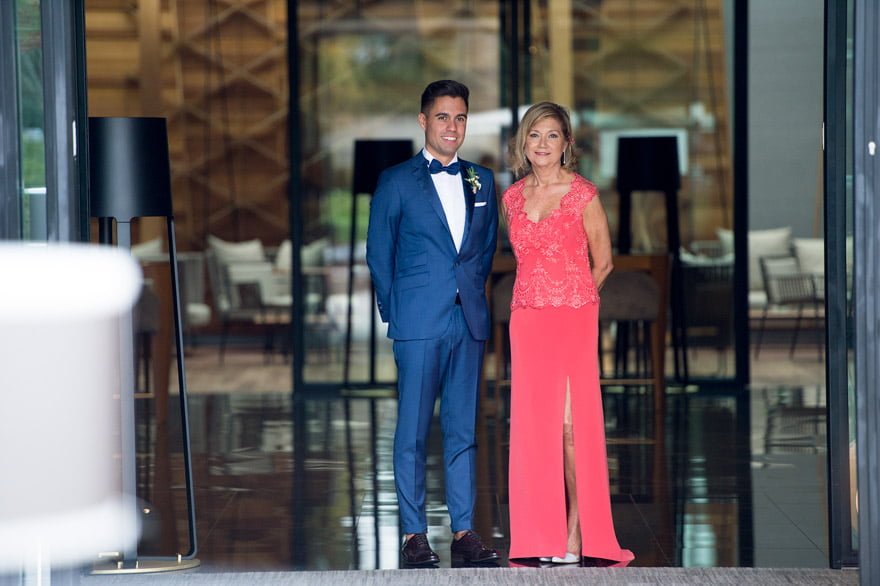 traje de boda del novio de Félix Ramiro