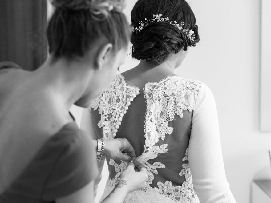 Preparativos con vestido de novia de Pronovias