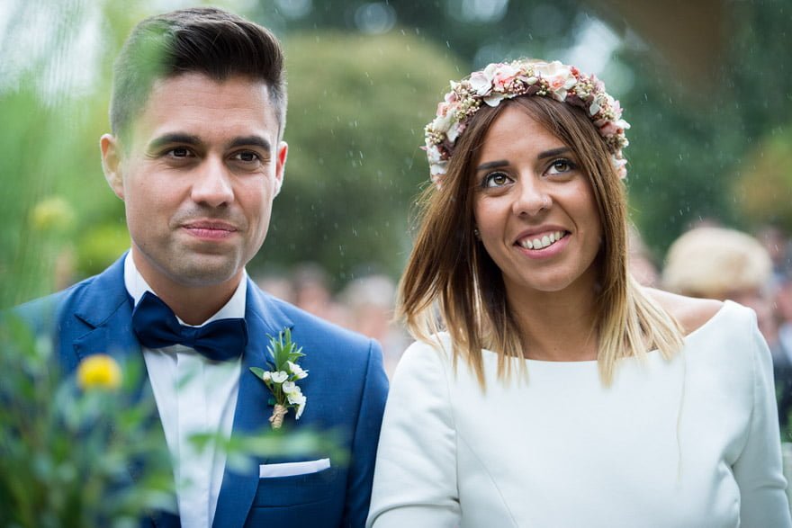 Tocado de novia de Pluma y collar de A Coruña