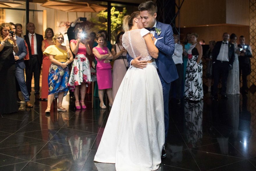 Baile de novios en la Finca Montesqueiro de Oleiros el día de su boda
