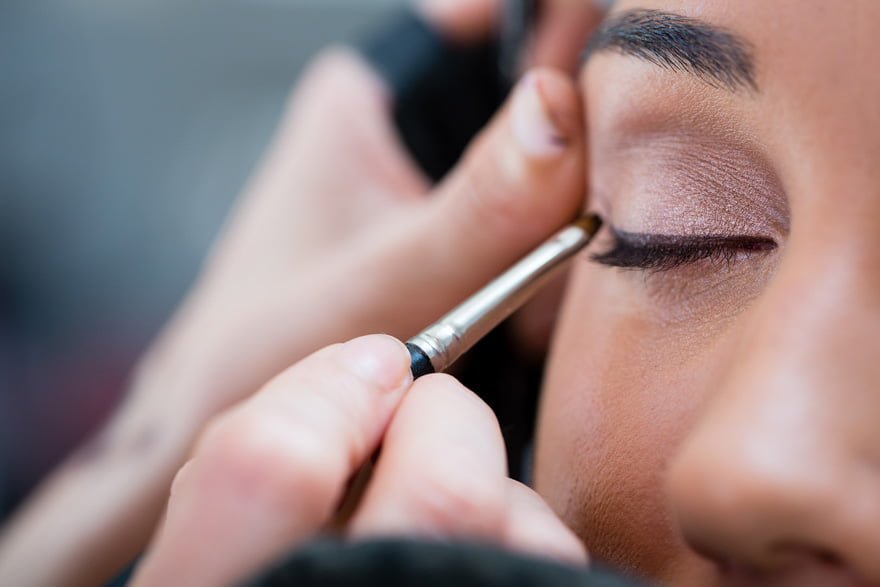 Detalle del maquillaje de los ojos de la novia el dia de su boda en María Mundín Maquilladora Lalín